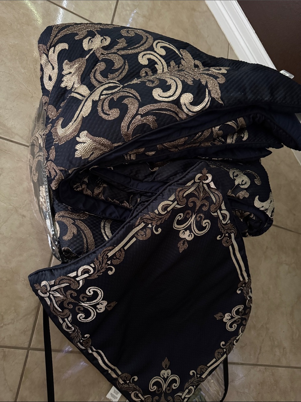 J.Queen New York elegant queen comforter set in navy blue with gold 😍